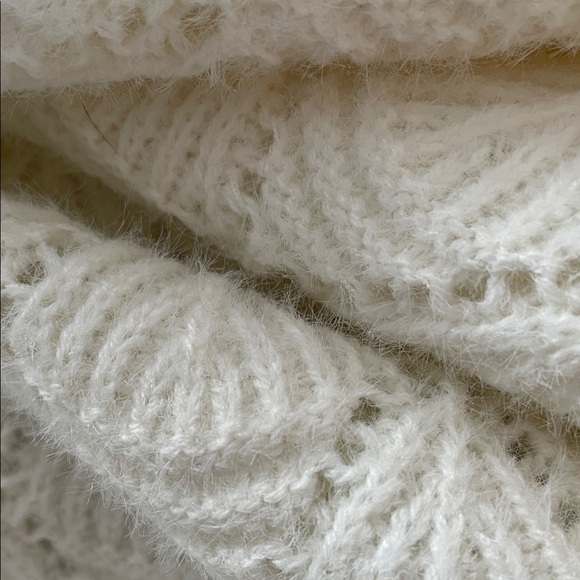 M.   ☁️ Super Soft ☁️   Ivory Knit Sweater - Picture 5 of 5
